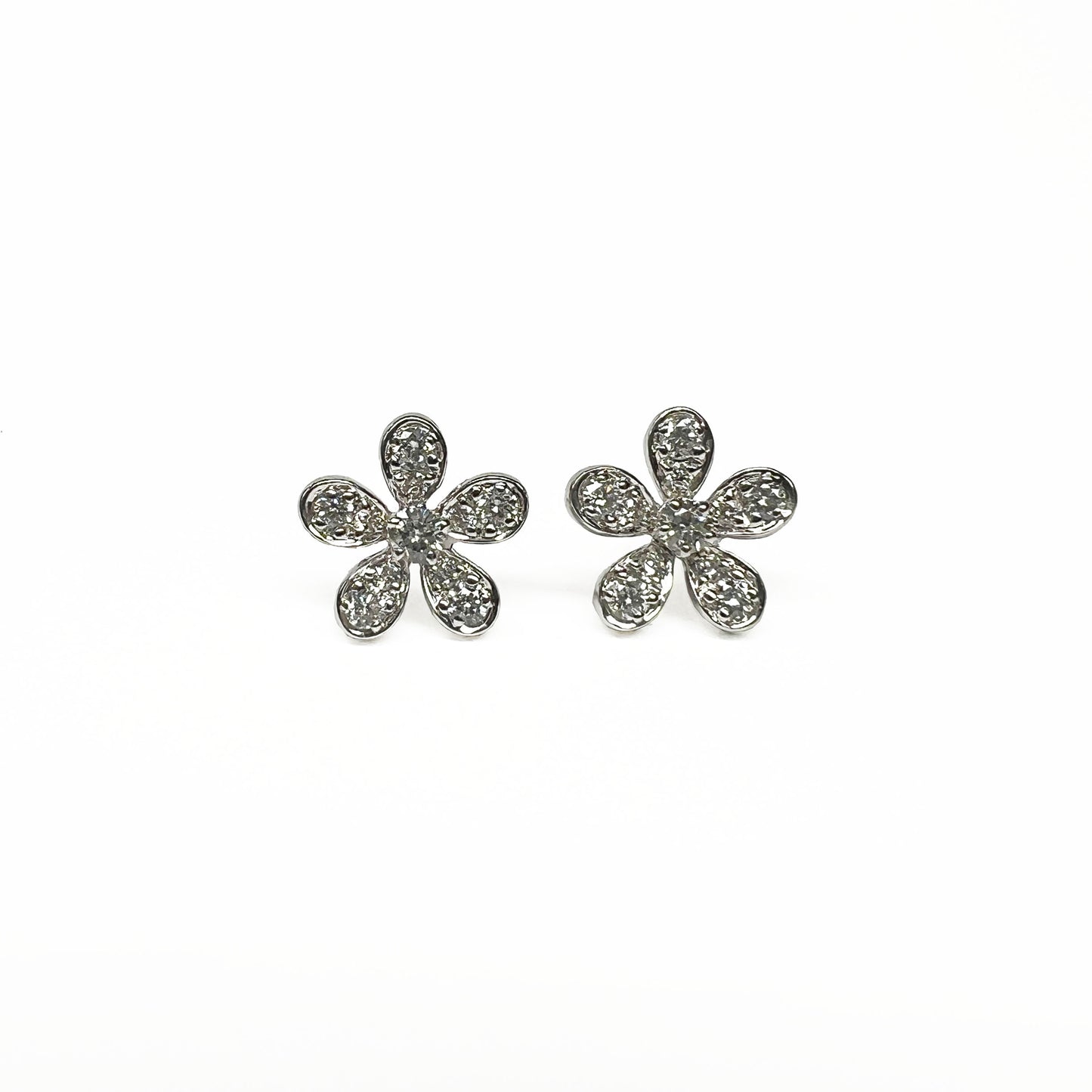 18kw diamond flower stud earrings