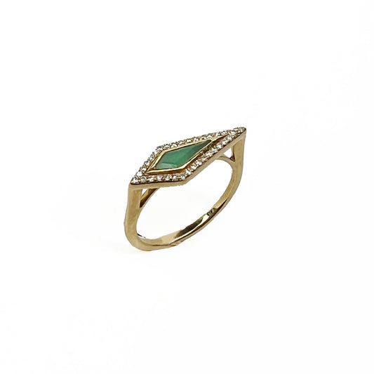 18ky Chrysoprase and Diamonds Ring