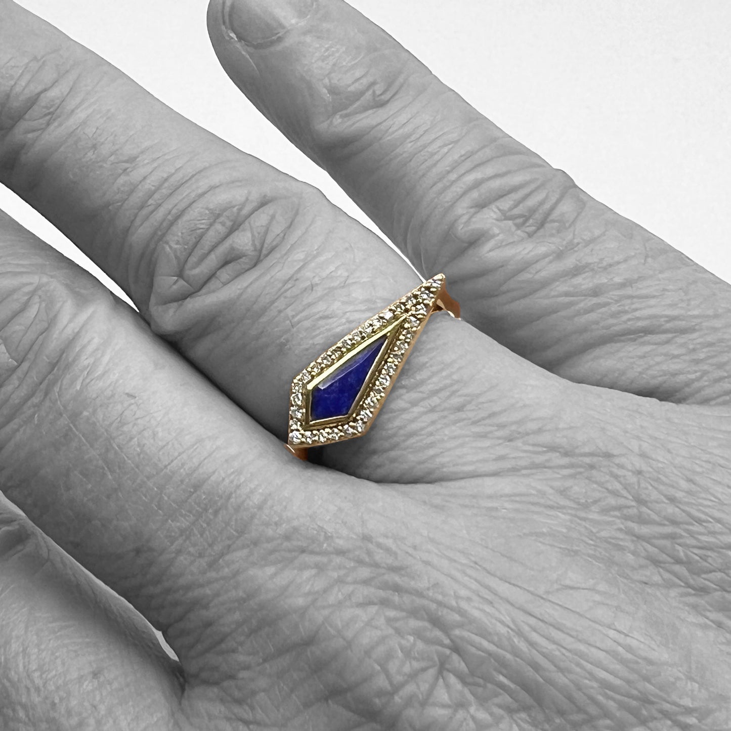 18ky Lapis and Diamonds Ring