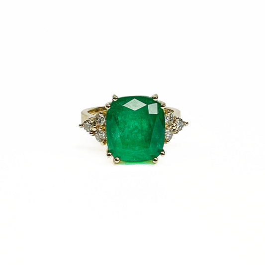 18ky Emerald and Diamonds Ring