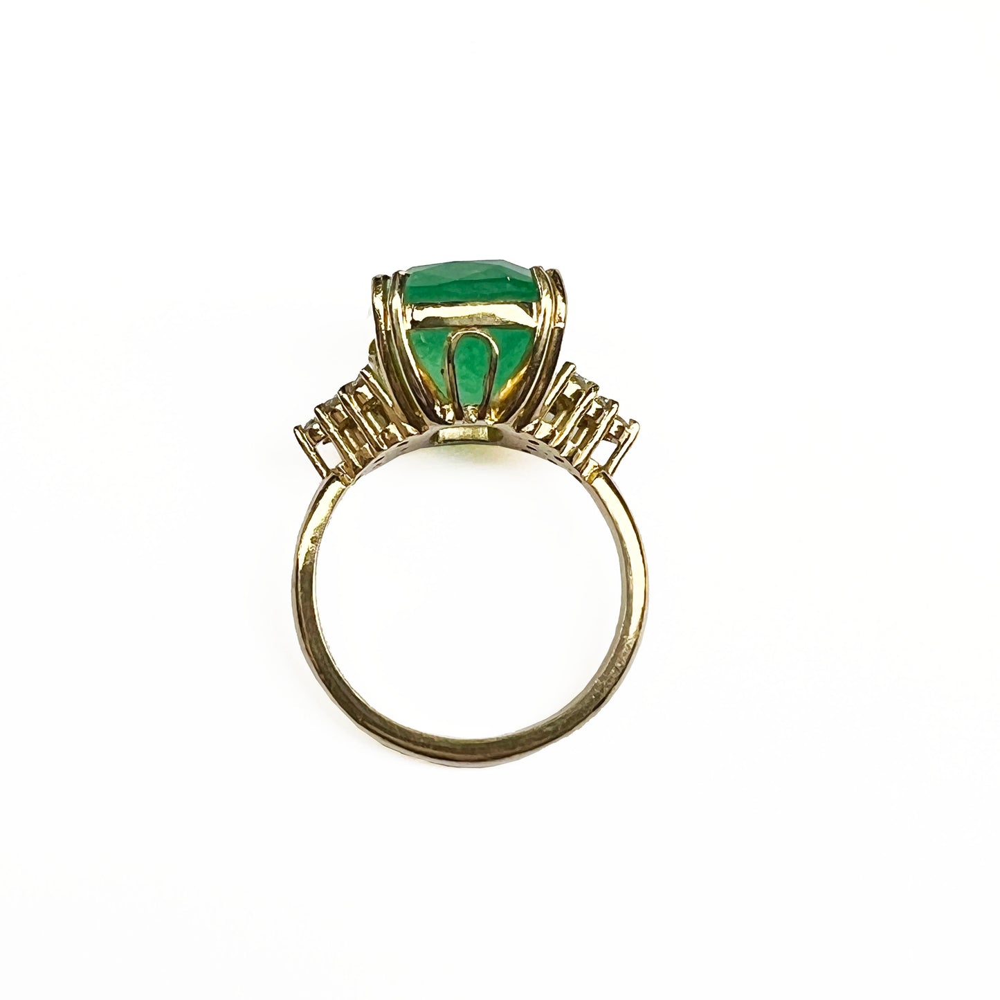 18ky Emerald and Diamonds Ring