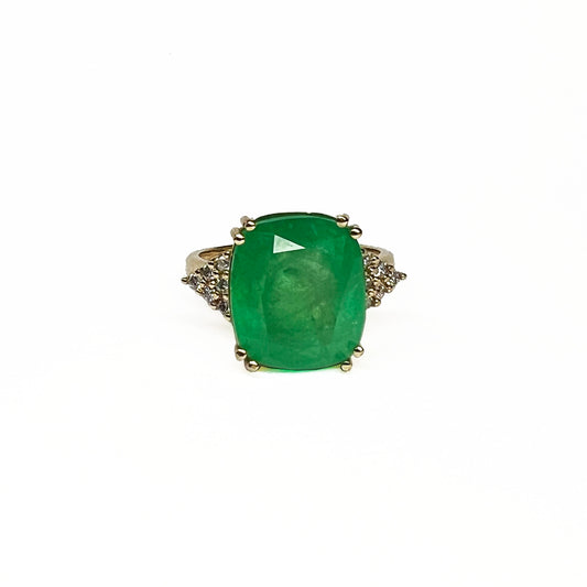 18ky Emerald and Diamonds Ring